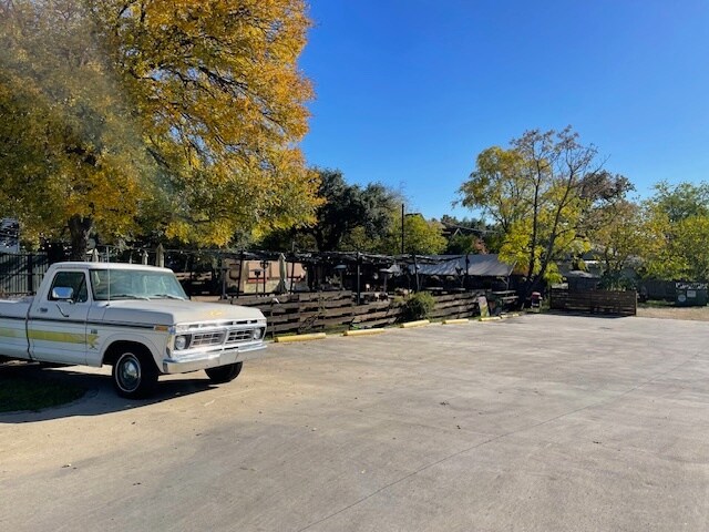 More Photos Of 1309 Rosewood Ave, Austin Restaurant For Lease