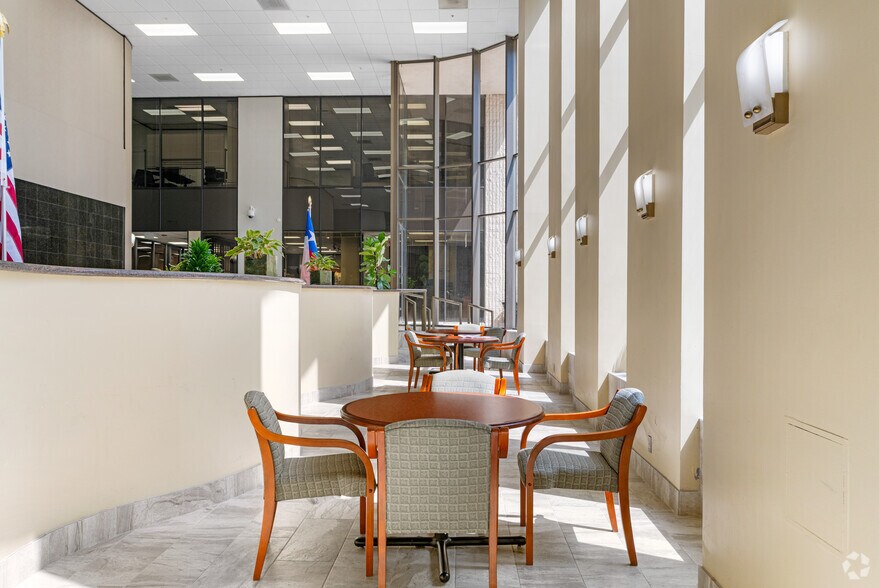 More Photos Of 8554 Katy Fwy, Houston Unknown For Lease