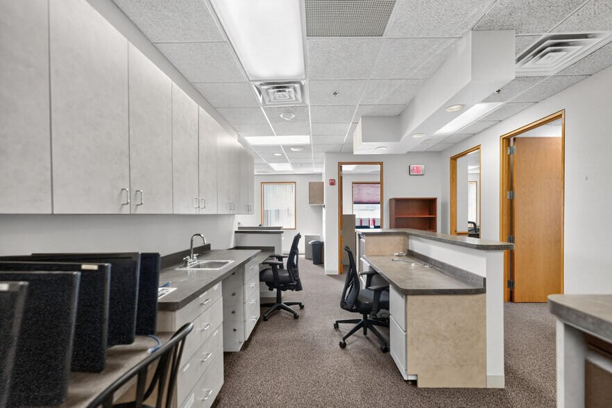 More Photos Of 290 Springfield Dr, Bloomingdale Medical For Lease