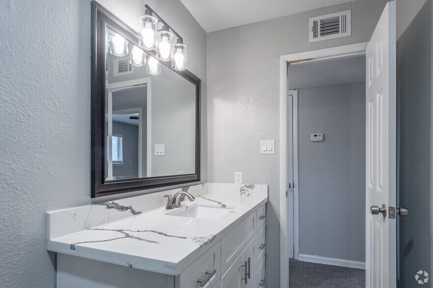 More Photos Of 2550 S Bypass 35, Alvin Apartments For Sale