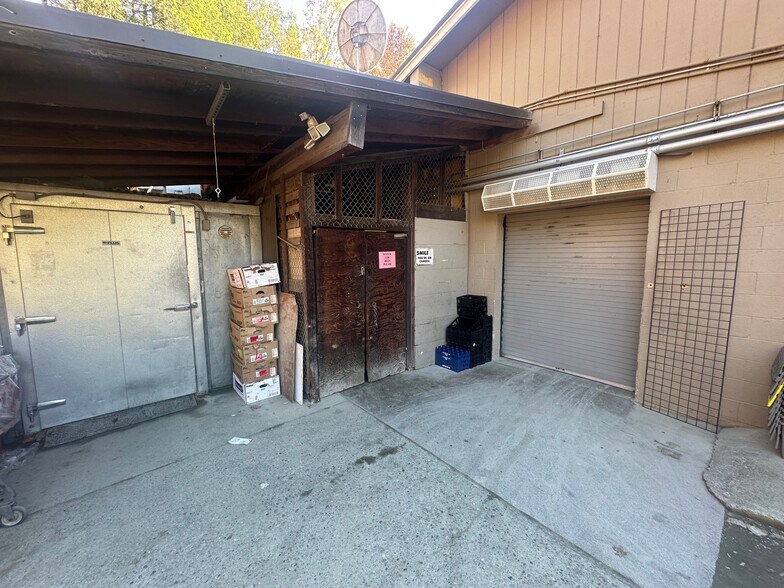 More Photos Of 143 Davis Rd, Happy Camp Storefront For Sale