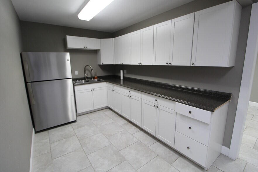 More Photos Of 2308 58th Ave E, Sarasota Warehouse For Sale