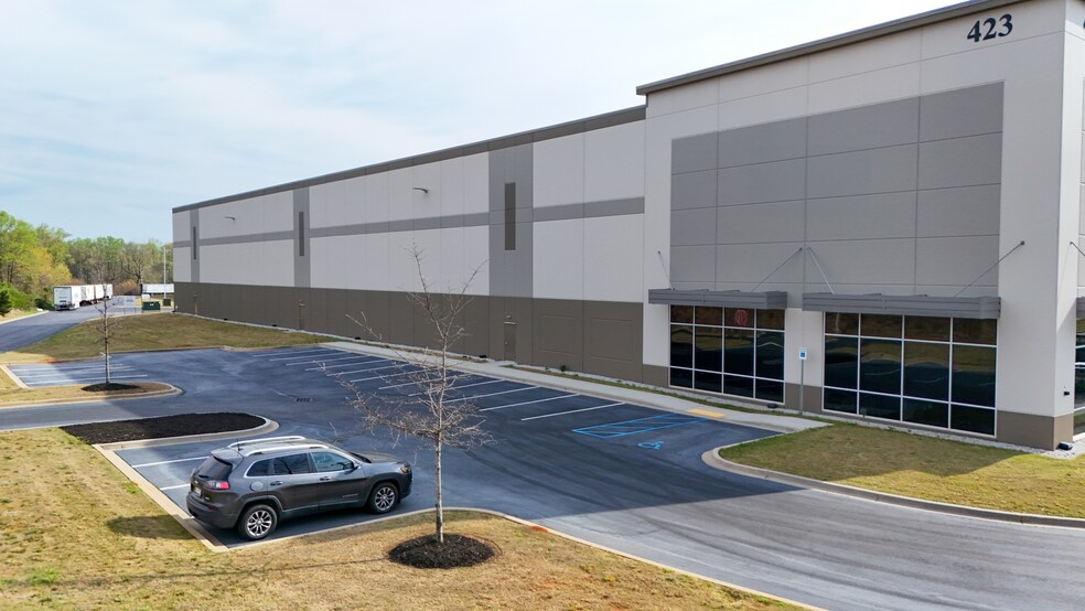 More Photos Of 423 Apple Valley Rd, Duncan Distribution For Lease