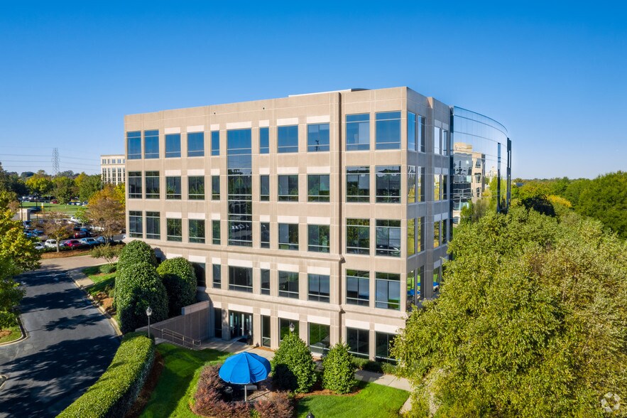 More Photos Of 15720 Brixham Hill Ave, Charlotte Office For Lease