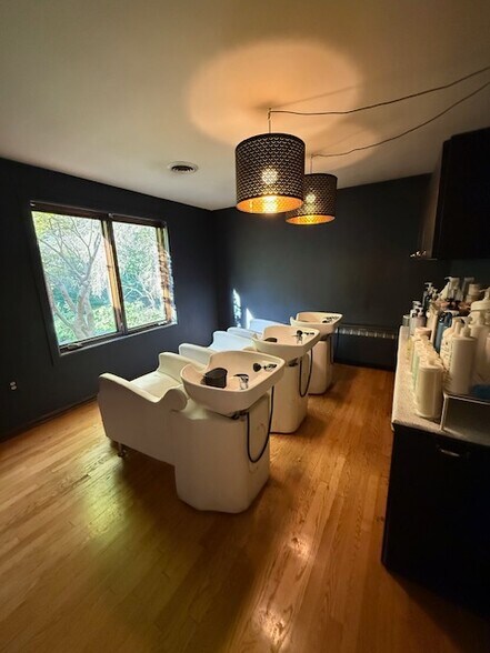 More Photos Of 419 York Rd, New Hope Freestanding For Sale