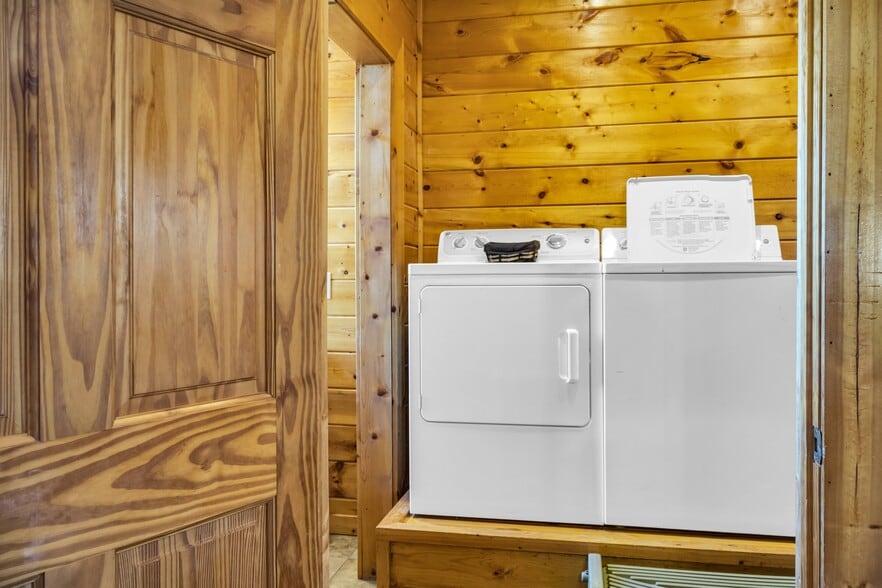 More Photos Of 301 School St, Tellico Plains Freestanding For Sale