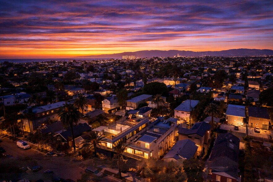 More Photos Of 621 San Juan Ave, Venice Apartments For Sale