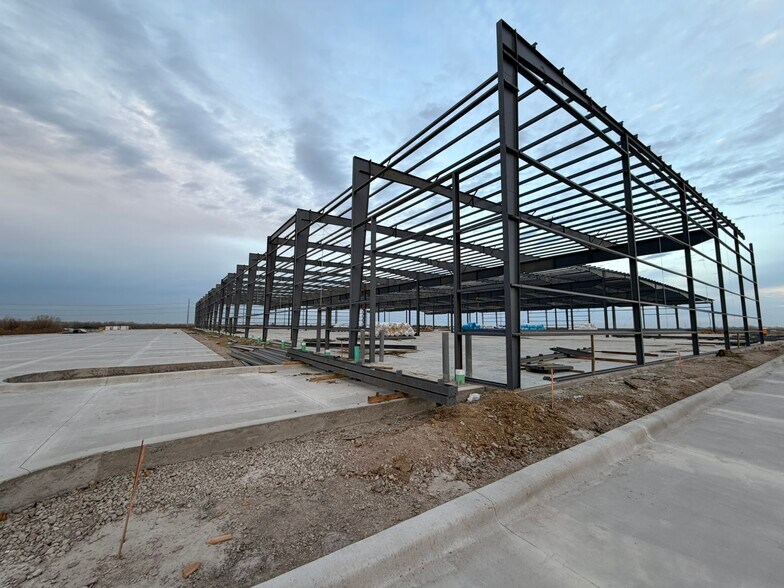 More Photos Of 5447 Sunflower Ct, Bel Aire Warehouse For Lease