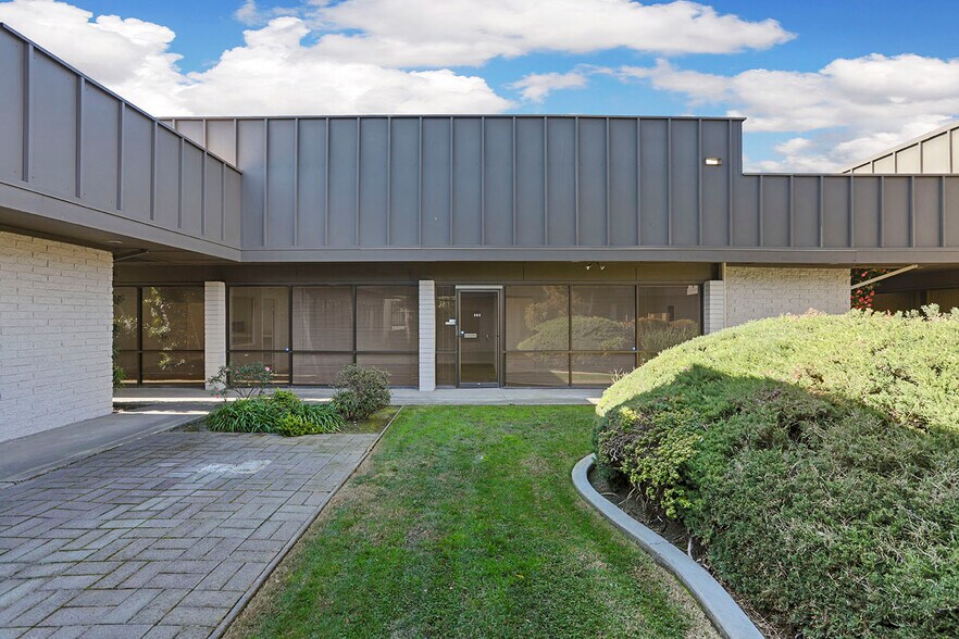 More Photos Of 5637 N Pershing Ave, Stockton Medical For Sale
