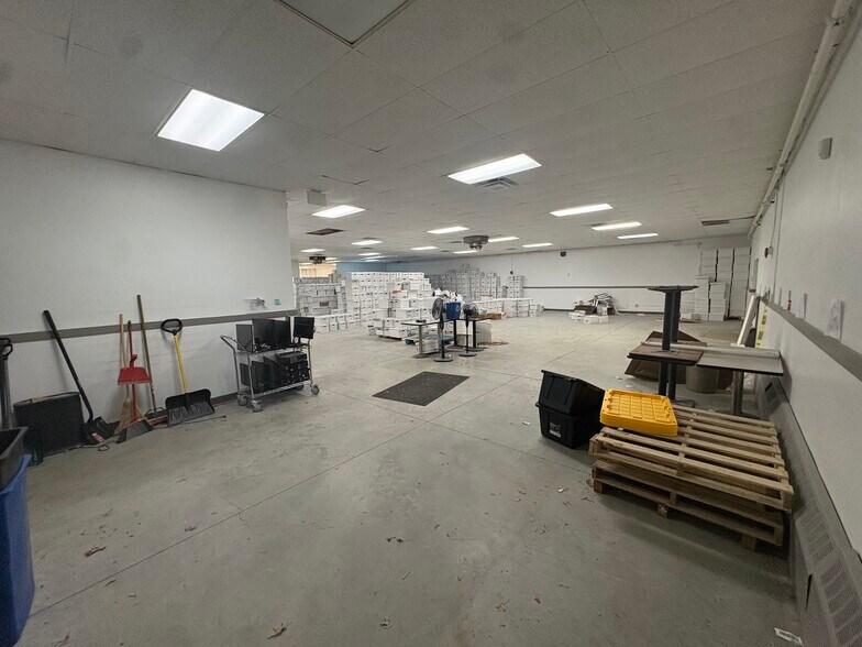 More Photos Of 35 W Brook St, Manchester Industrial For Sale