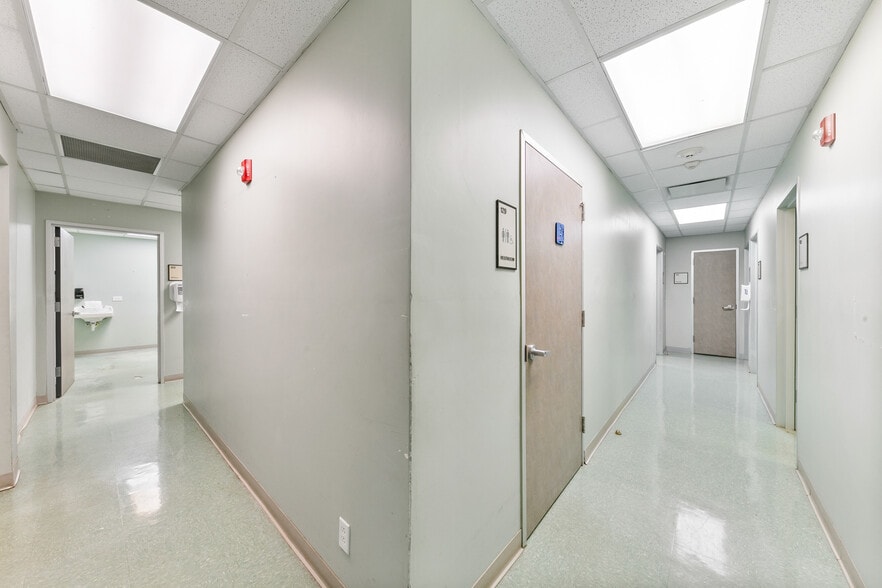 More Photos Of 3828 Avenue N, Galveston Hospital For Lease