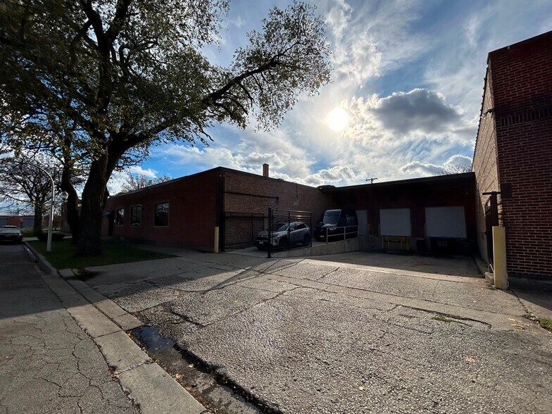 More Photos Of 548 N Sacramento Blvd, Chicago Industrial For Sale