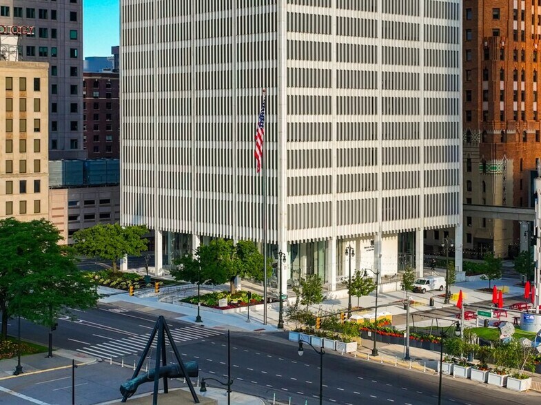 More Photos Of 1 Woodward Ave, Detroit Office For Lease