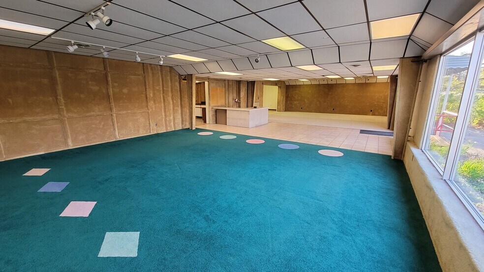 More Photos Of 1222 US HWY 50, Chillicothe Flex For Sale