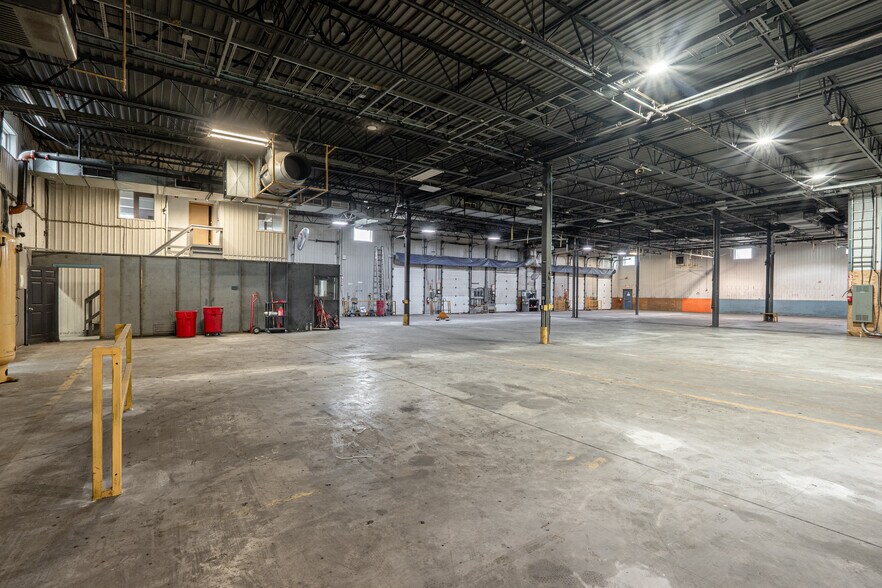 More Photos Of 60 Rue Sheard, Coaticook Industrial For Sale