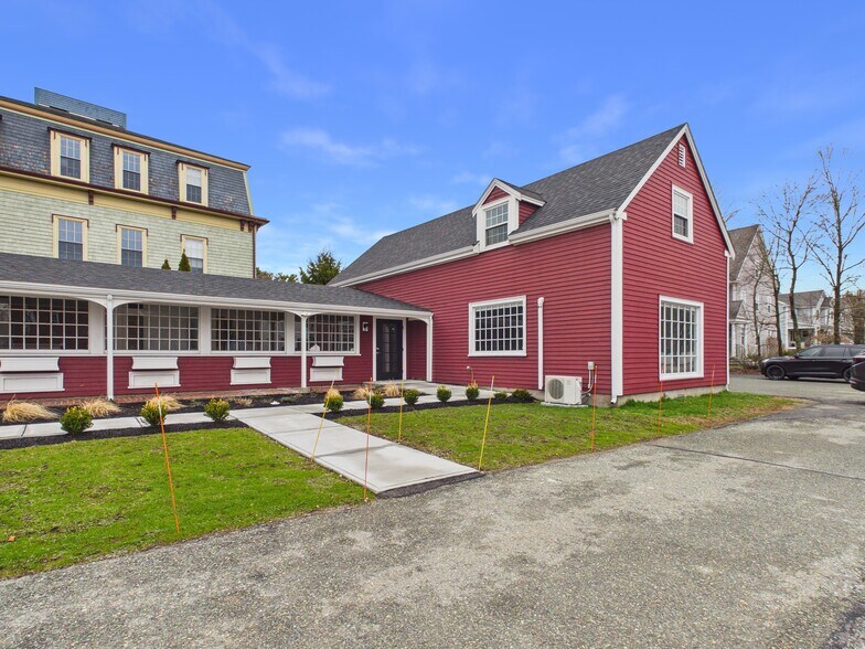 More Photos Of 680 High St, Westwood Freestanding For Lease