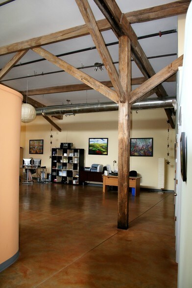 More Photos Of 160 Tracy St, Athens Flex For Lease