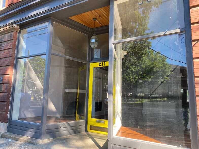 More Photos Of 209-211 N Limestone, Lexington Storefront Retail Residential For Sale