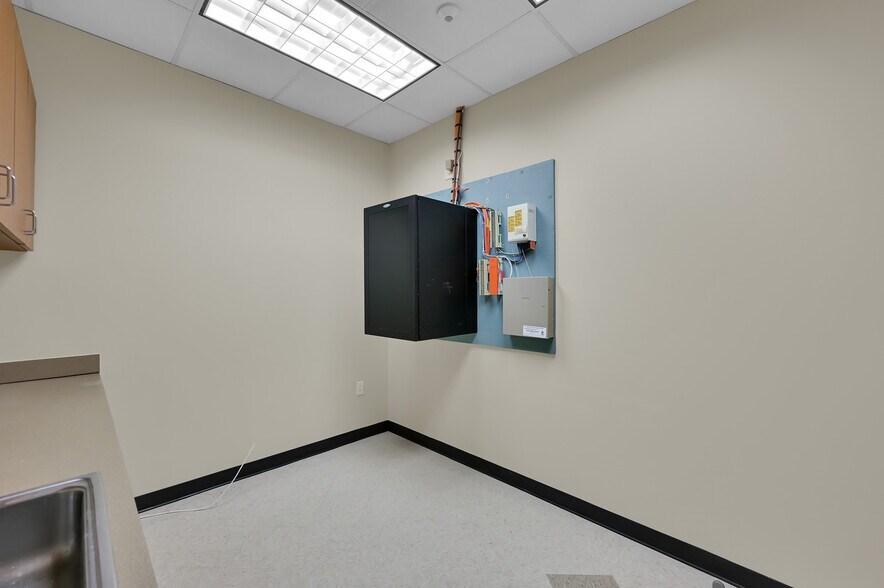 More Photos Of 1125 Cypress Station Dr, Houston Medical For Sale