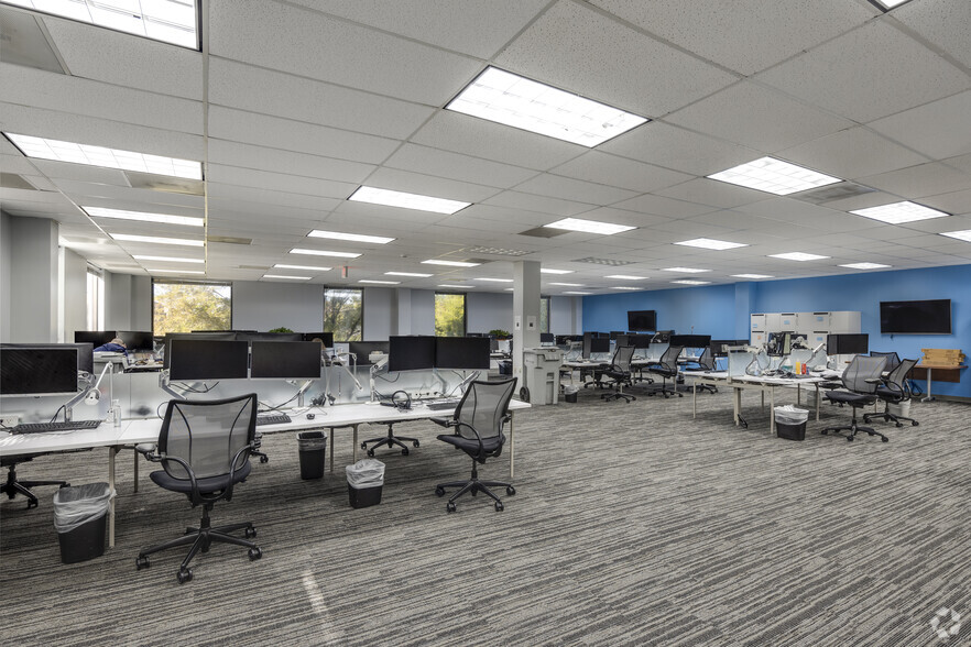 More Photos Of 220 Stoneridge Dr, Columbia Unknown For Lease