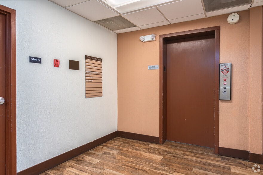 More Photos Of 7501 Hospital Dr, Sacramento Medical For Sale