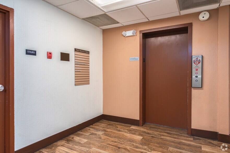 More Photos Of 7501 Hospital Dr, Sacramento Medical For Lease