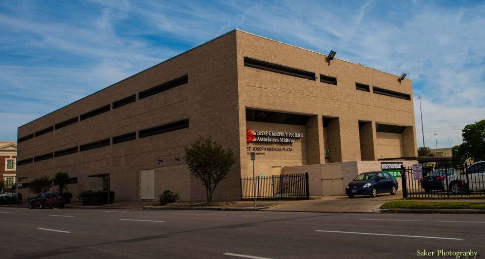 More Photos Of 2101 Crawford St, Houston Medical For Lease