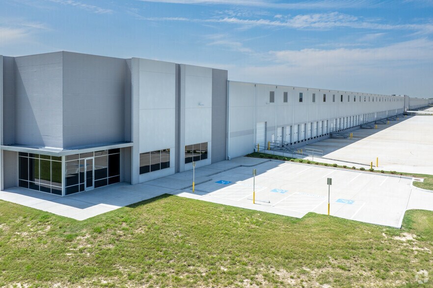More Photos Of 8726 Fairbanks N Houston, Houston Distribution For Lease