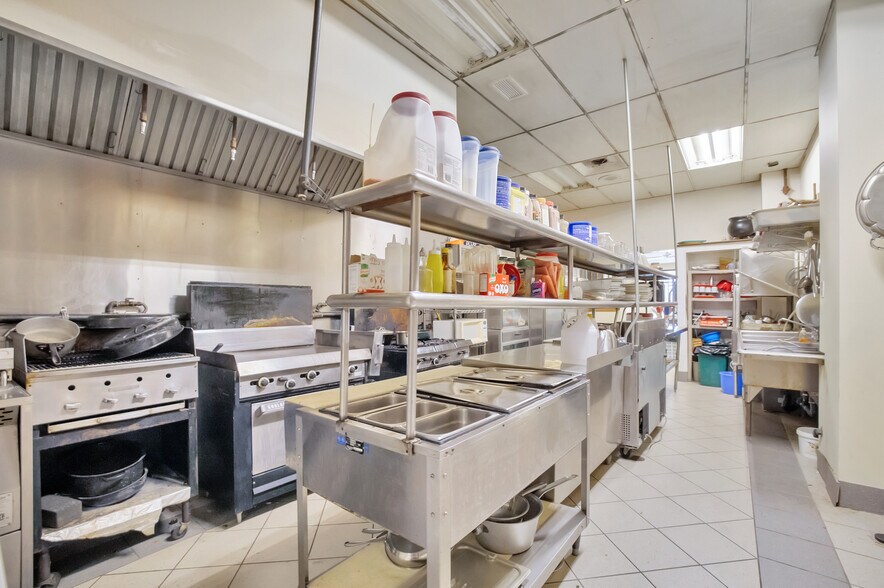 More Photos Of 1727 Division Rd N, Kingsville Restaurant For Sale