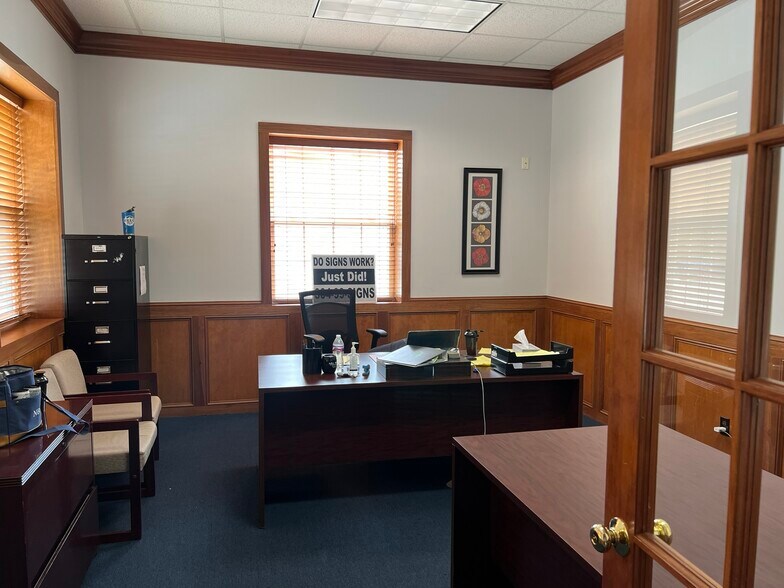 More Photos Of 33370-33388 Liberty Pky, North Ridgeville Light Distribution For Sale