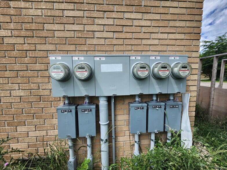 More Photos Of 204 3rd St SW, Rake Apartments For Sale