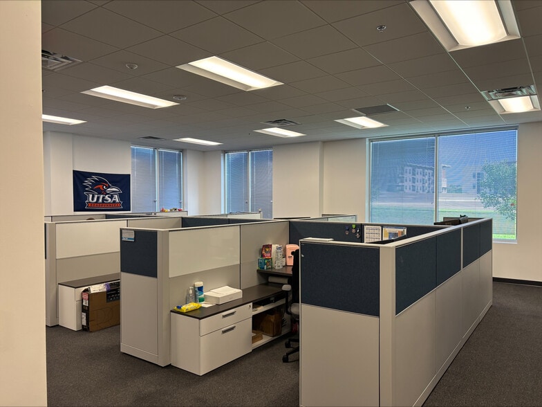More Photos Of 3424 Paesanos Pky, Shavano Park Office For Lease
