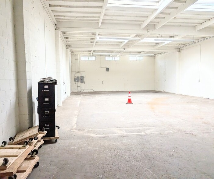 More Photos Of 6635 Sarnia Ave, Long Beach Food Processing For Sale