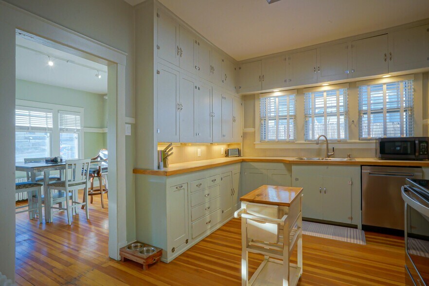 More Photos Of 1100 Arizona Ave, Trinidad Specialty For Sale