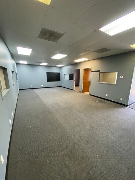 More Photos Of 7620-7640 Tyler Blvd, Mentor Warehouse For Lease