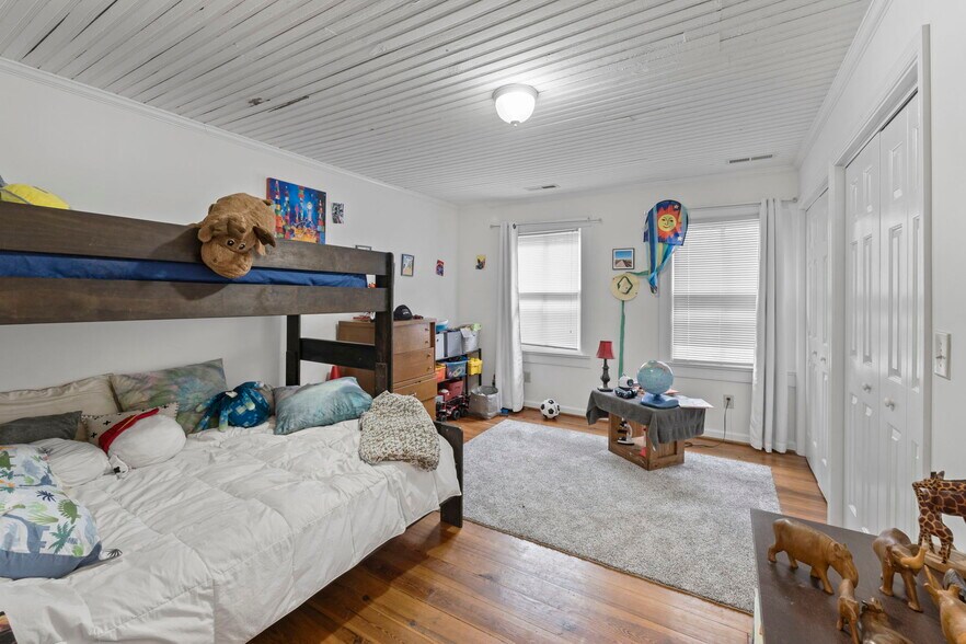 More Photos Of 485 Valley St, Scottsville General Retail For Sale