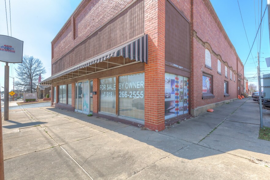 More Photos Of 204 S Broadway, Coweta Office For Sale