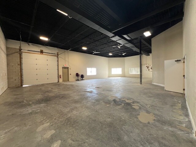 More Photos Of 2742 Barney Ct, McHenry Warehouse For Lease