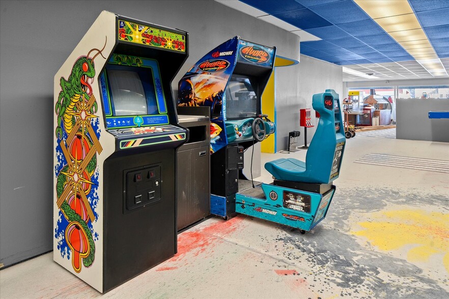 More Photos Of 120-124 E Crawford St, Deer Park Freestanding For Sale