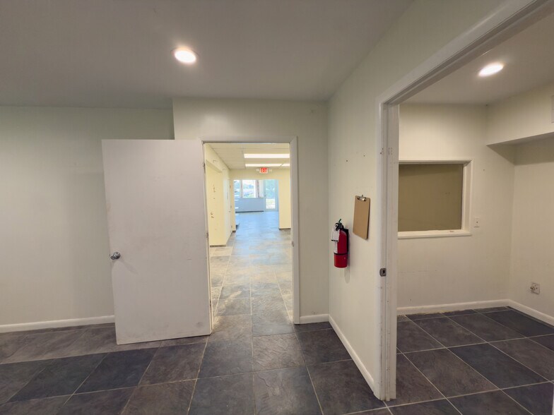 More Photos Of 805 N Federal Hwy, Boynton Beach Freestanding For Sale