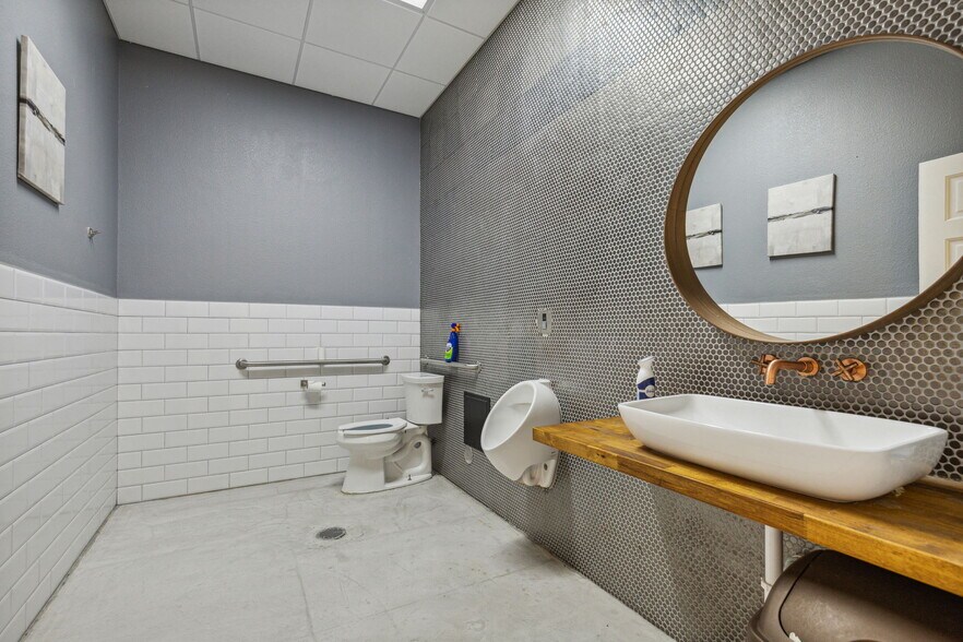 More Photos Of 8501 Wade Blvd, Frisco Medical For Lease
