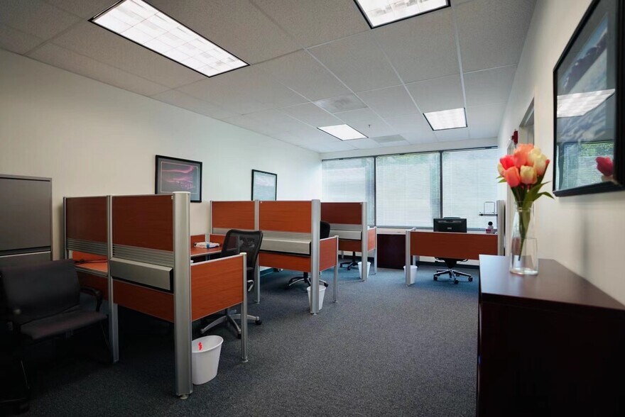More Photos Of 610 Professional Dr, Gaithersburg Office For Sale
