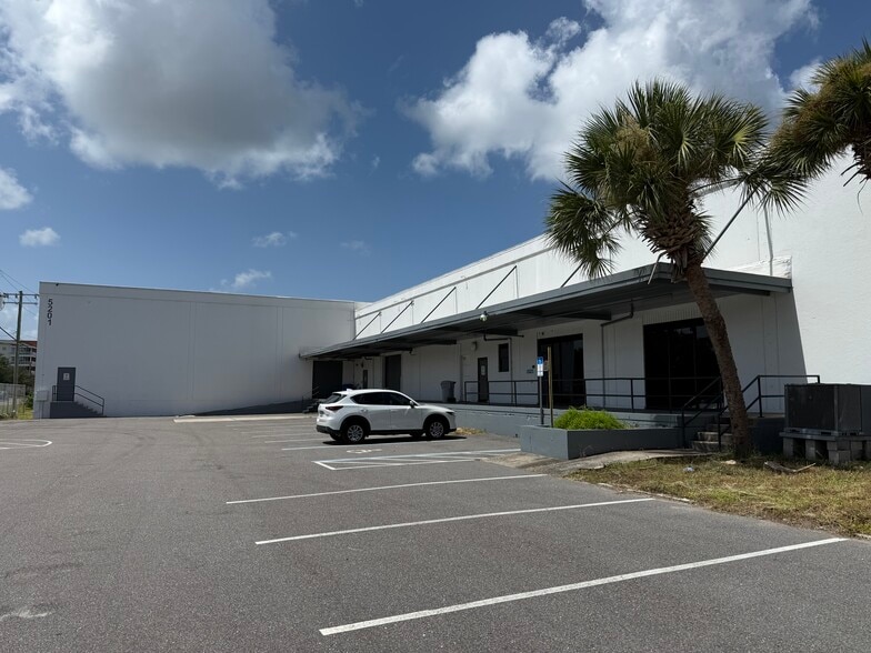 More Photos Of 5201 S West Shore Blvd, Tampa Warehouse For Lease