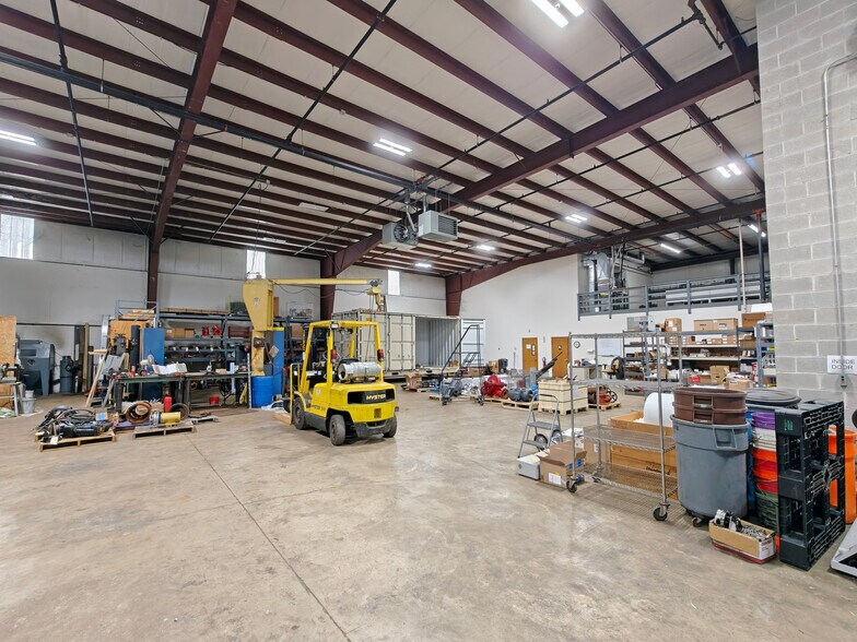 More Photos Of 1760 Commerce Dr, Montgomery Warehouse For Lease
