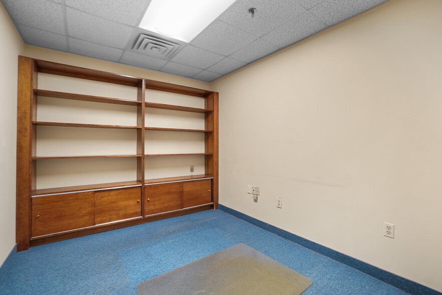 More Photos Of 725 Reservoir Ave, Cranston Medical For Lease