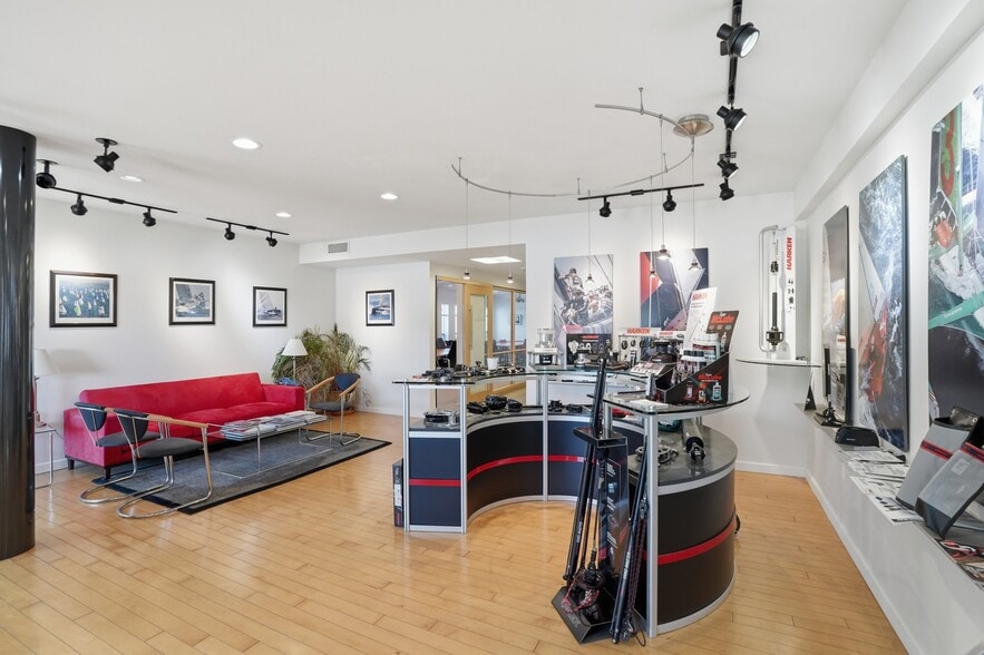 More Photos Of 19 John Clarke Rd, Middletown Office For Sale