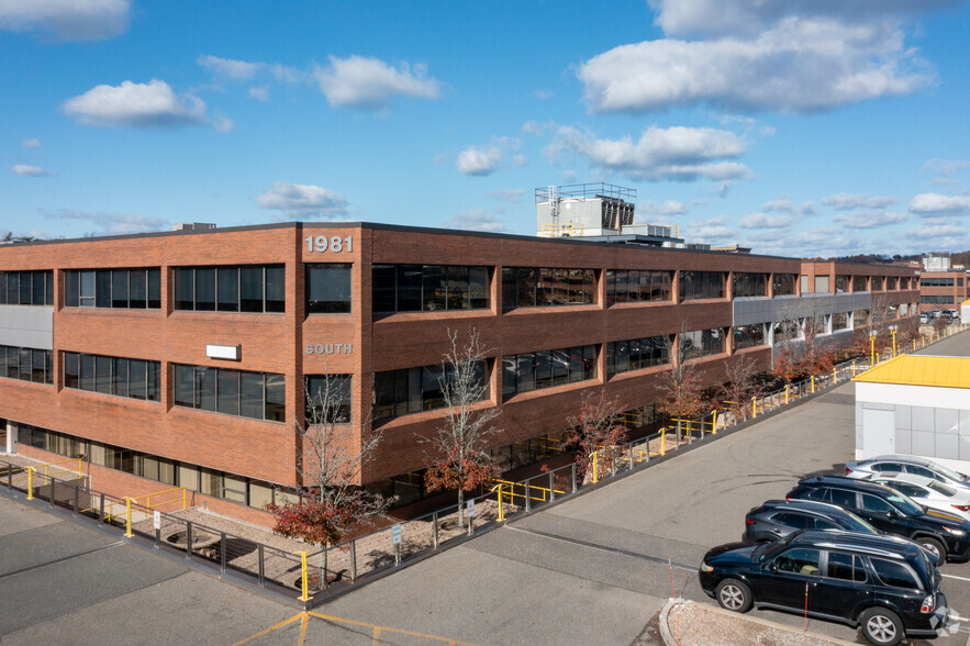 Primary Photo Of 1981 Marcus Ave, Lake Success Office For Lease