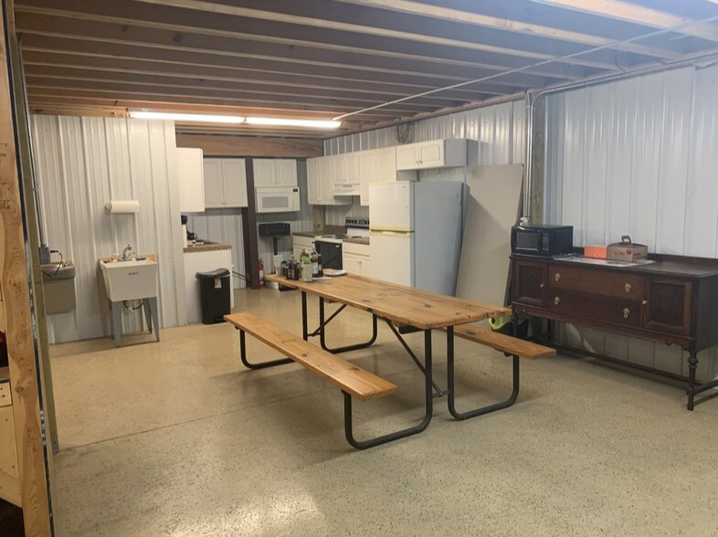 More Photos Of 108 Prides Way, Lexington Light Distribution For Sale