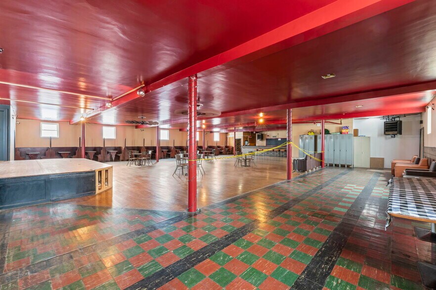 More Photos Of 105 Holbert Stretch, Dilliner Bar For Sale