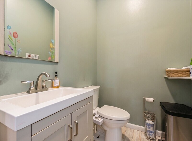 More Photos Of 34 Hempstead Tpke, Farmingdale Freestanding For Sale